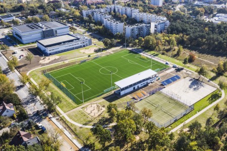 UCS II z obiektami zewnętrznymi. Widok od strony północno-zachodniej.. [fot. Andrzej Romański]